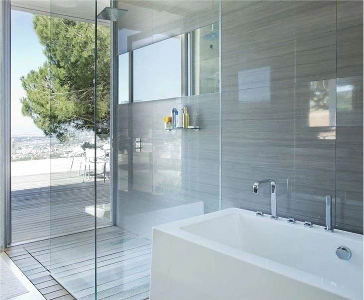 Overall application effect of glass shower